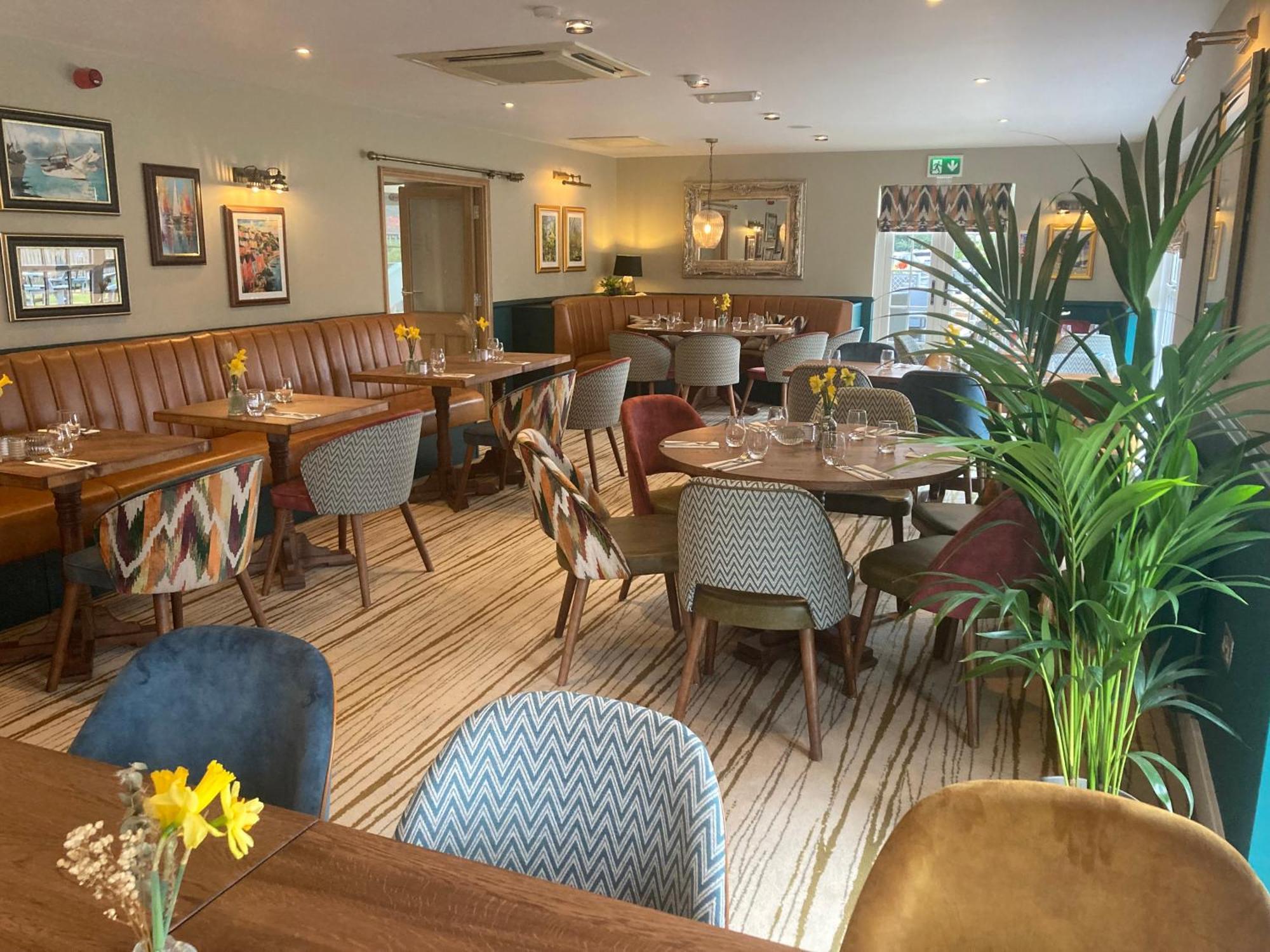 The Britannia Inn & Waves Restaurant St Austell Exteriér fotografie
